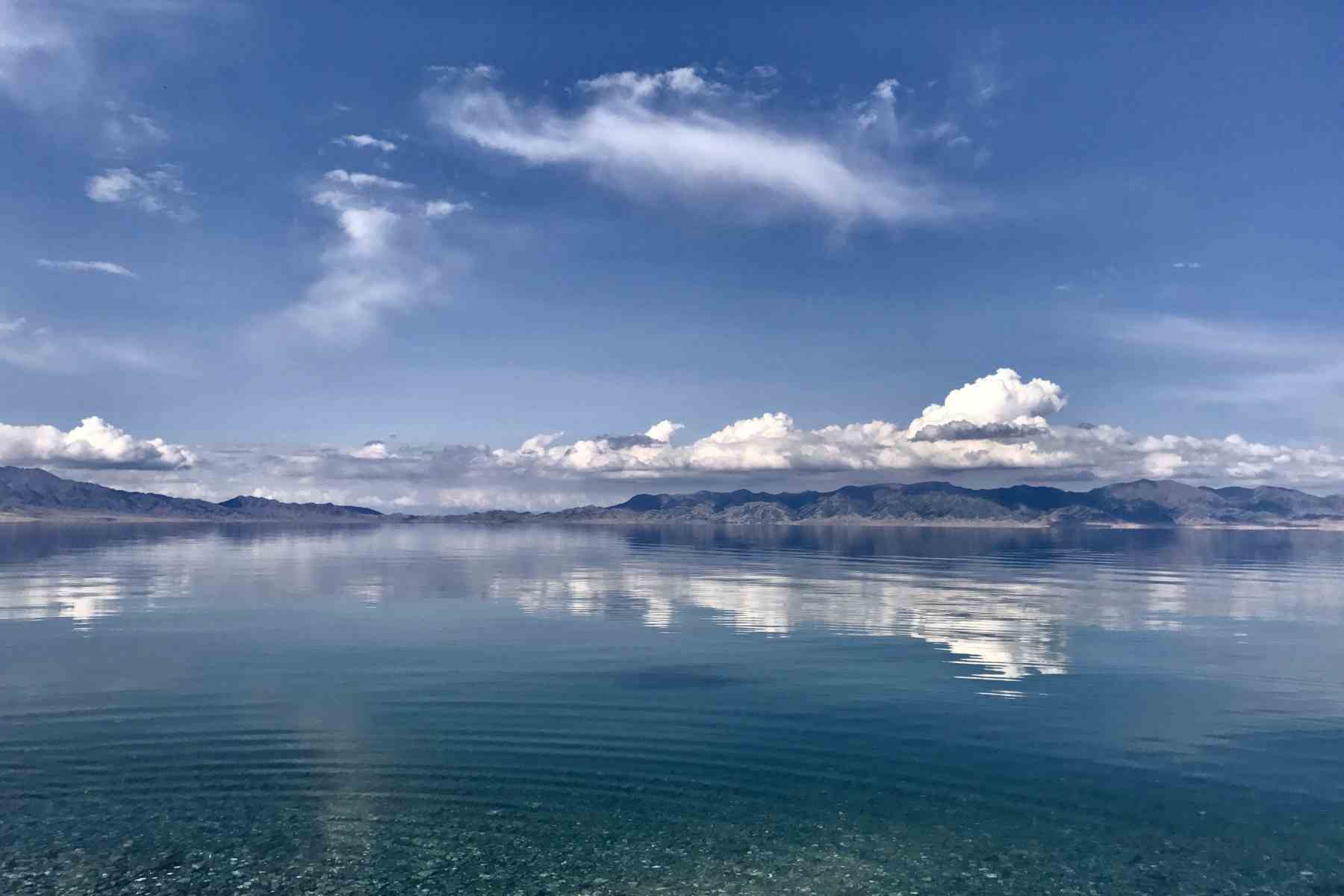9-Day Xinjiang Tour of Mysterious Kashgar and Picturesque Yili Prairie