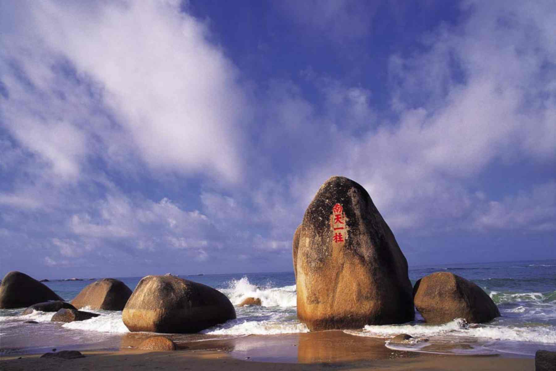 4-Day Sanya Private Tour of Nanshan Temple, Sanya Romance Park, Yalong Bay Tropical Paradise Forest Park and Binglanggu limiao Culture Tourist Zone