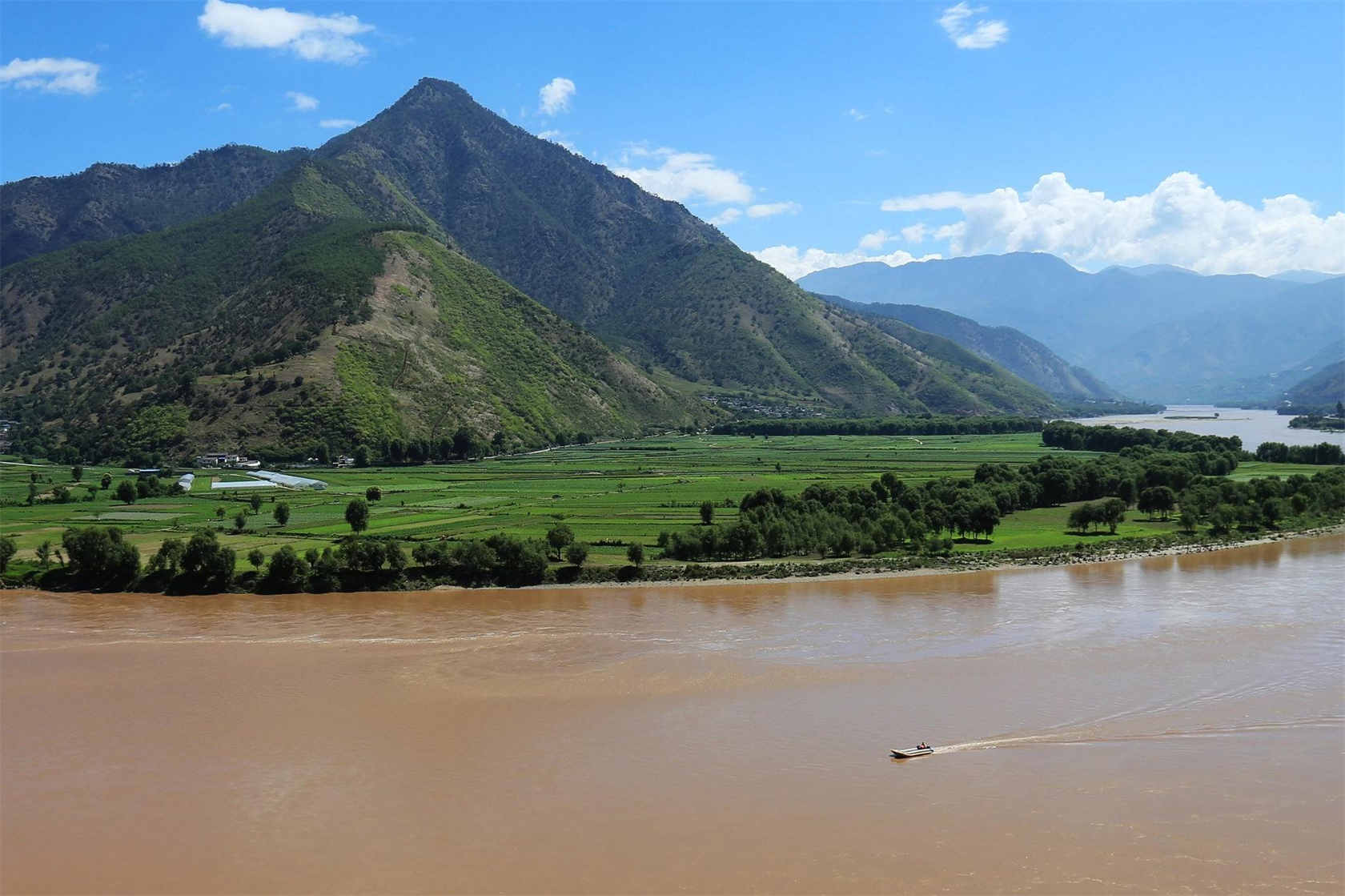 The first bend of the Yangtze River Tour