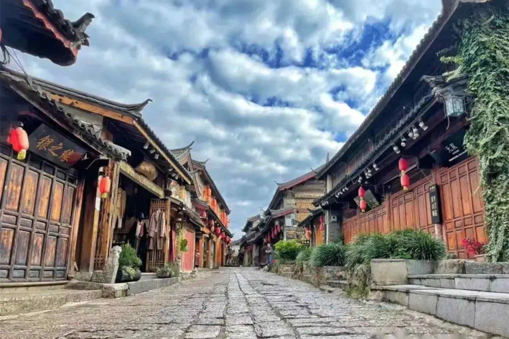 Dukezong Old Town Tour