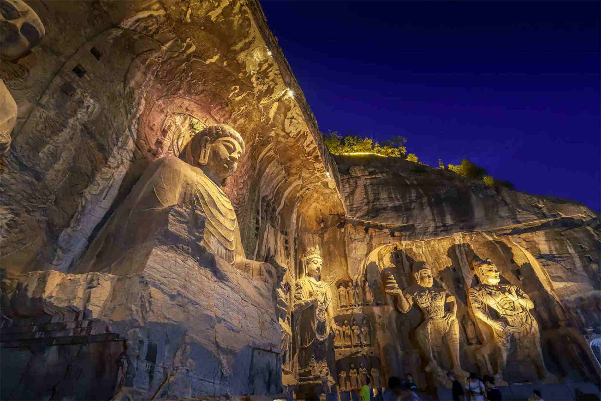 Longmen Grottoes Tour