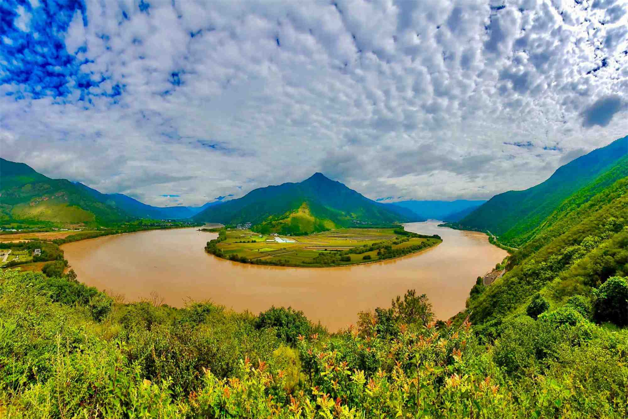 The First Bend of the Yangtze River Tour
