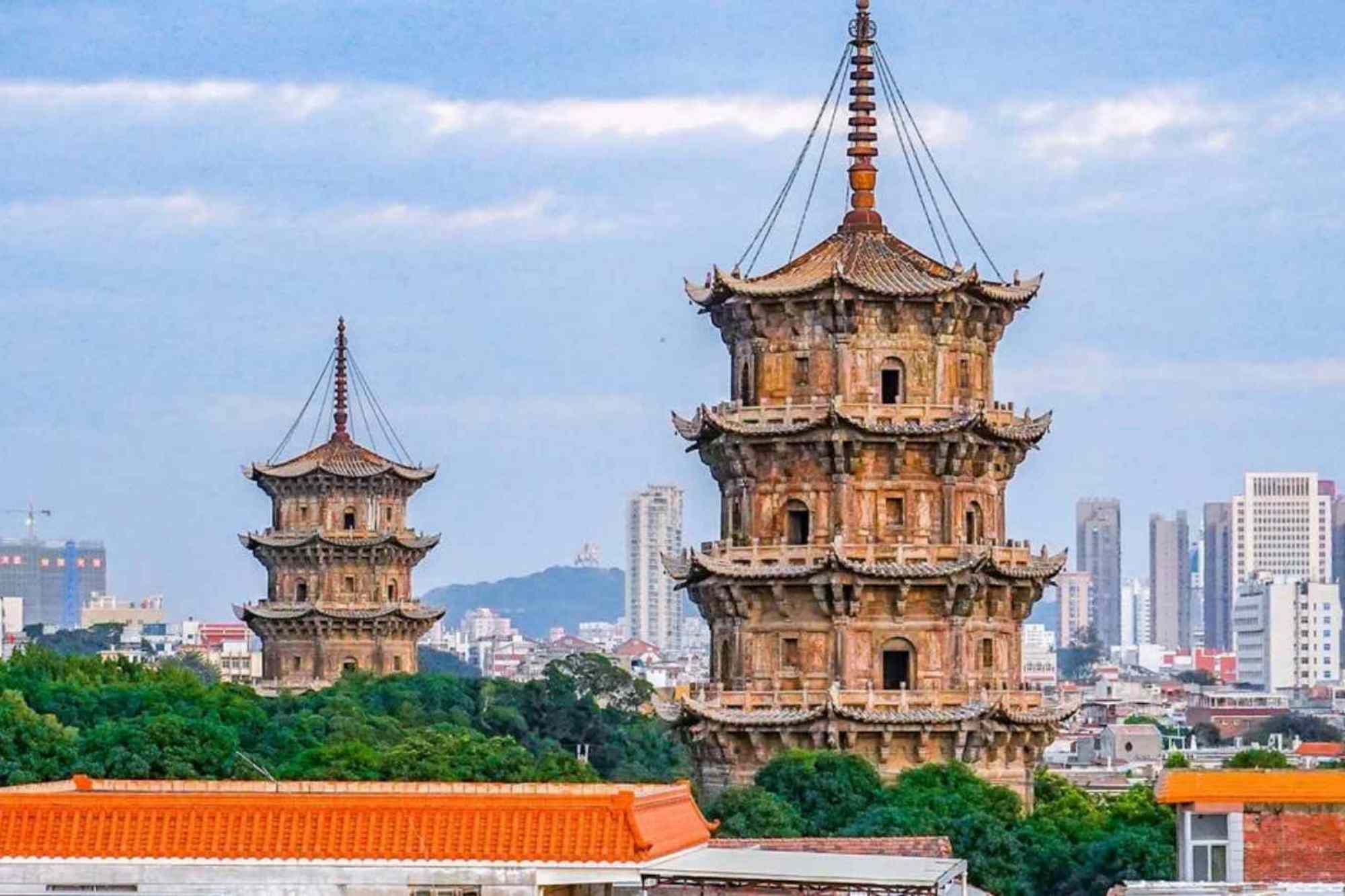 7-Day Fujian Panoramic Tour Xiamen, Fujian Hakka Tulou, Anxi Tea Culture, Quanzhou and Mount Wuy of Qingjing Mosque