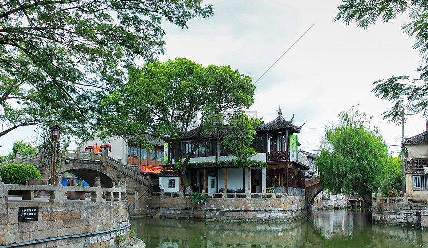 Private Day Tour to Fengjing Ancient Water Town