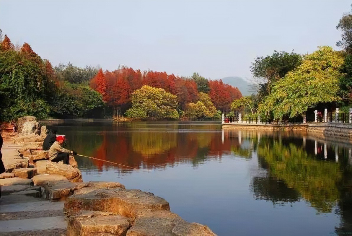 Guangzhou All-in-One Day Tour: Chen Clan Academy, Canton Tower & Baiyun Mountain