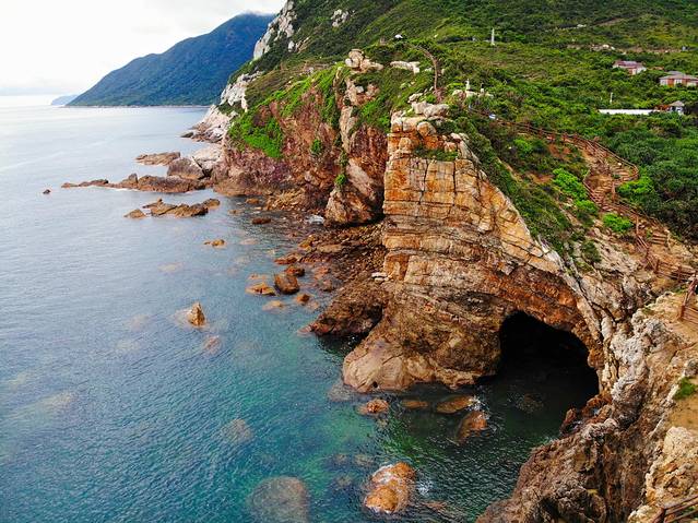 Shenzhen Private Day Tour: Yangmeikeng, Luzui Manor, Dapeng Fortress, Jiaochangwei, and Chung Ying Street