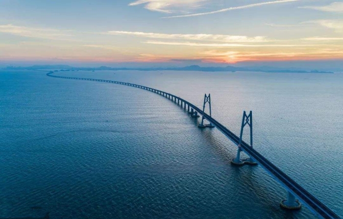 Shenzhen Departure: Hong Kong-Zhuhai-Macao Bridge + Jingshan Park + Zhuhai Yuanmingyuan Chinese Group Day Tour