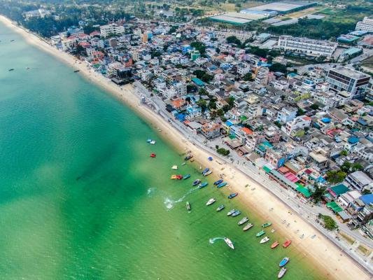 Shenzhen Private Day Tour: Juediaosha Beach, Dapeng Fortress, Jiaochangwei, and Chung Ying Street