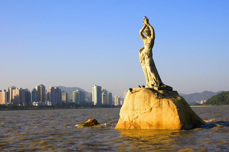 Zhuhai Private Day Tour: Stone Art Garden, Ponteverde Plaza, Zhuhai Opera House & Fisher Girl Statue