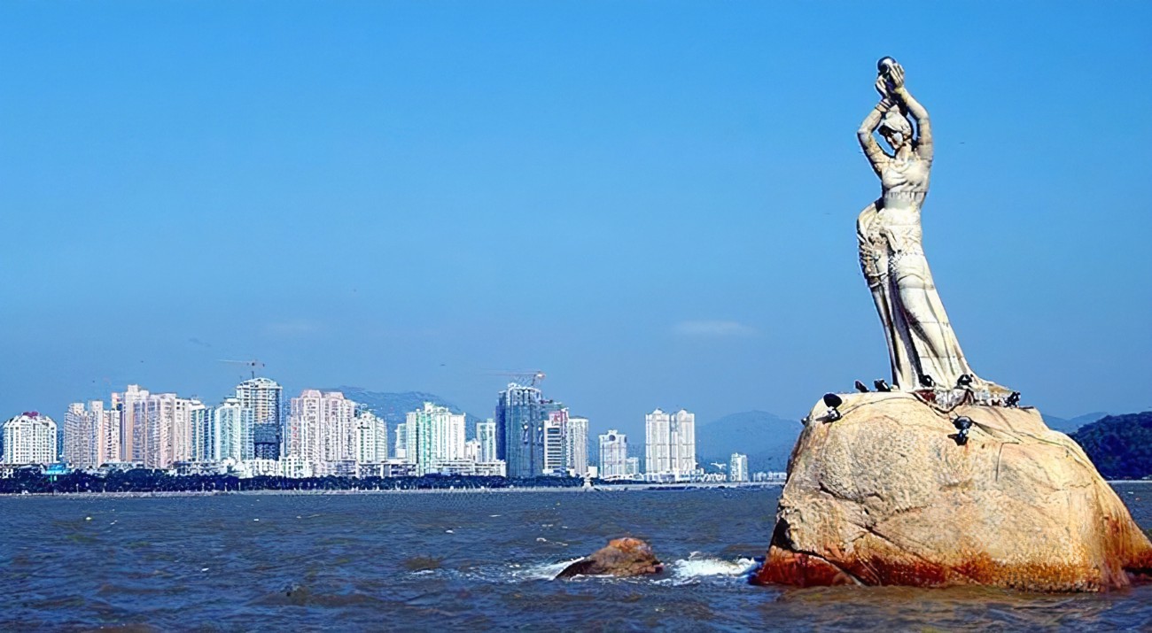 Zhuhai Private Day Tour: Stone Art Garden, Ponteverde Plaza, Zhuhai Opera House & Fisher Girl Statue