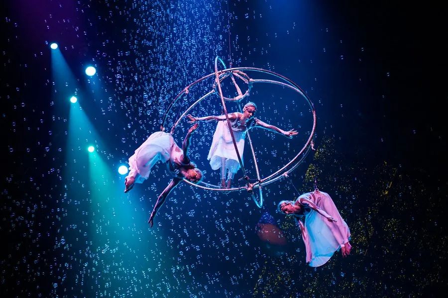 Guangzhou Chimelong Combo Day Tour: International Circus & Wildlife World (Private or Group Options Available)
