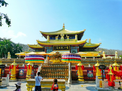 3-Day Sanya Private Tour: Nanshan Temple,  Luhuitou Park